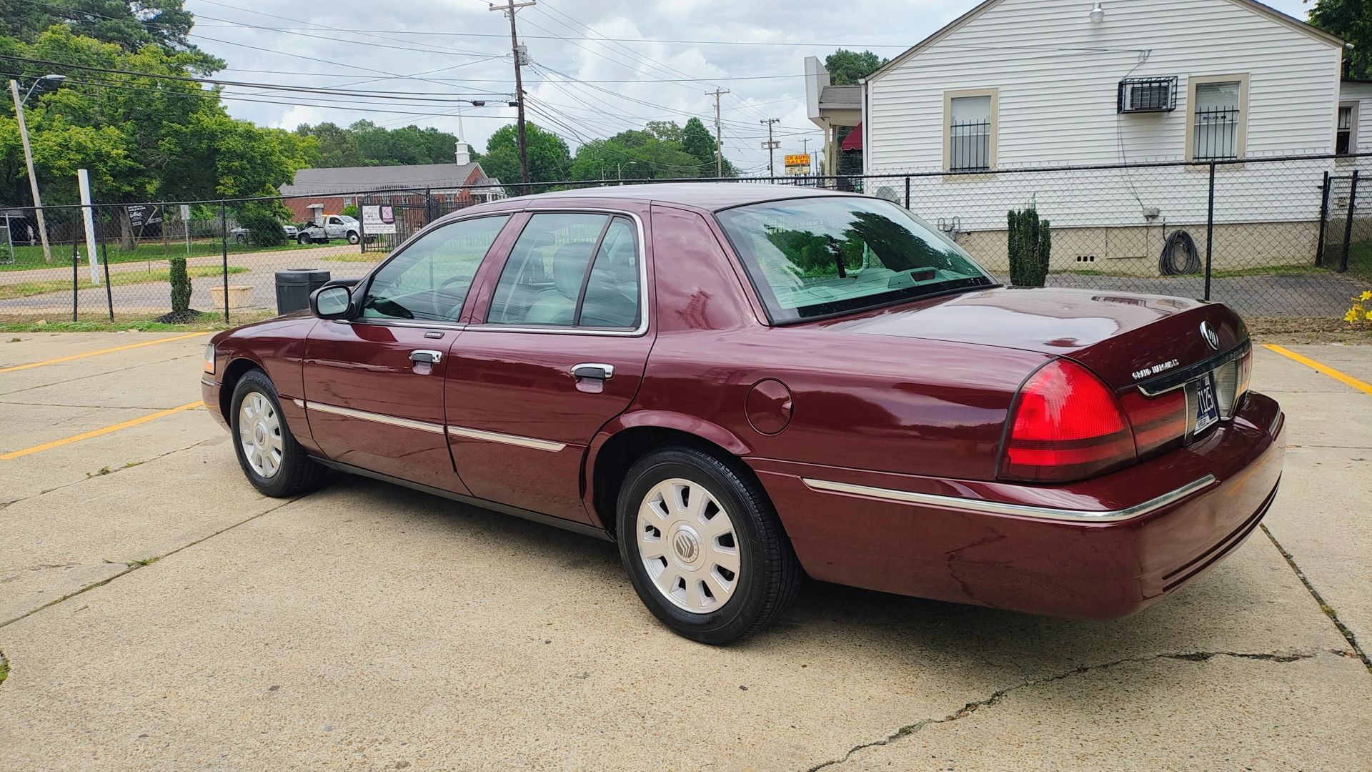 mercury grand marquis 2004 2MEFM75W14X693042 image mercury grand marquis 2004 2MEFM75W14X693042 image
